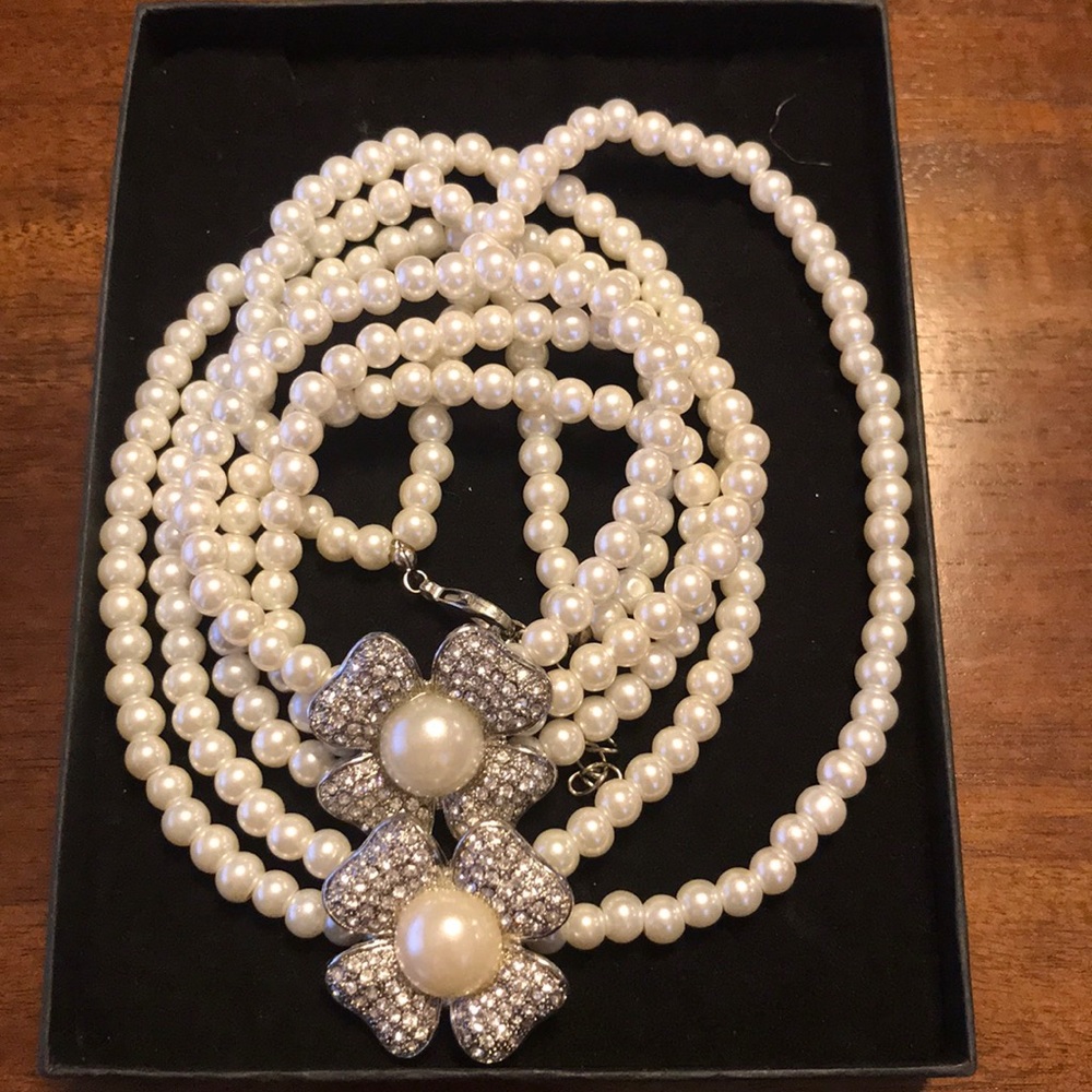 Pearl necklace and matching bracelet